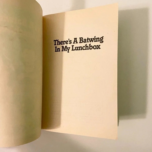 Vintage 1988 Theres a Batwing in My Lunchbox Ann Hodgman Avon Camelot Book - Picture 5 of 11